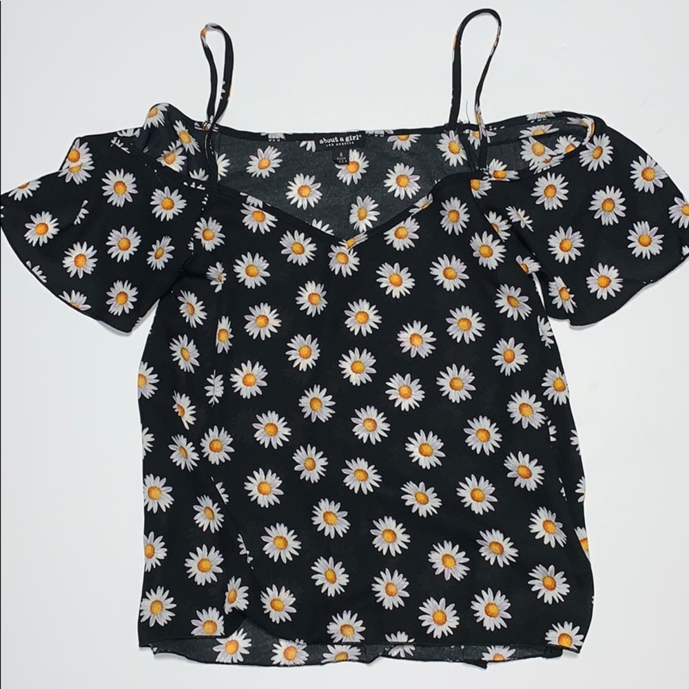 Daisy Cold Shoulder Top